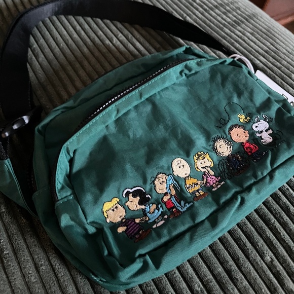 NWT Baggu Peanuts Fanny Pack - Picture 3 of 4